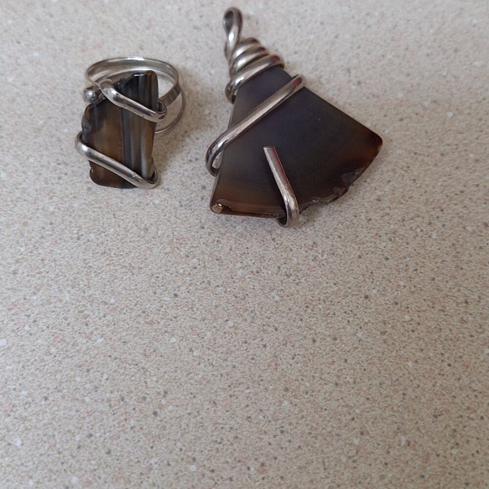ONE PENDANT AND RING. - Picture 2 of 4